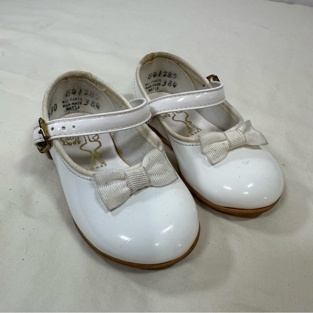 Vintage Mary Janes Sz 2 Bow Detail Baby Deer Brand